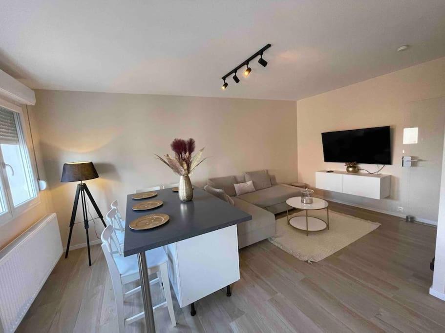 Proche De Toutes Commodites